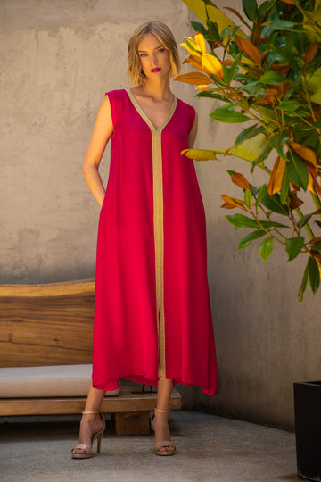 Vestido Fúcsia Scusi com Detalhe Dourado – Elegância sem esforço
