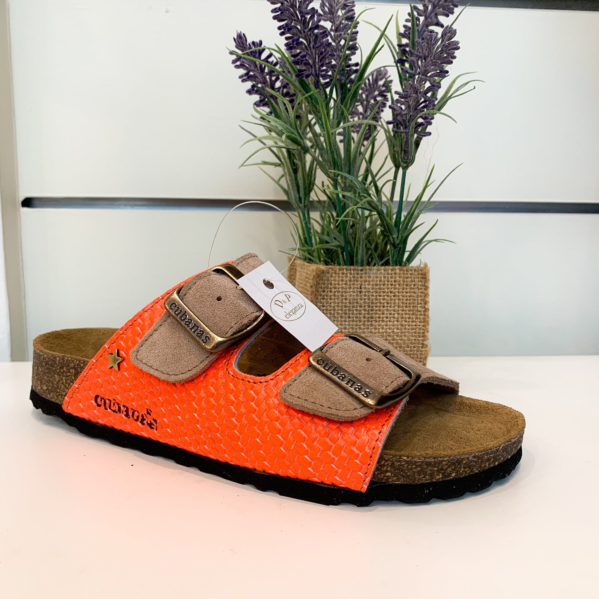 Sandália em Camurça Bege e Pele Laranja