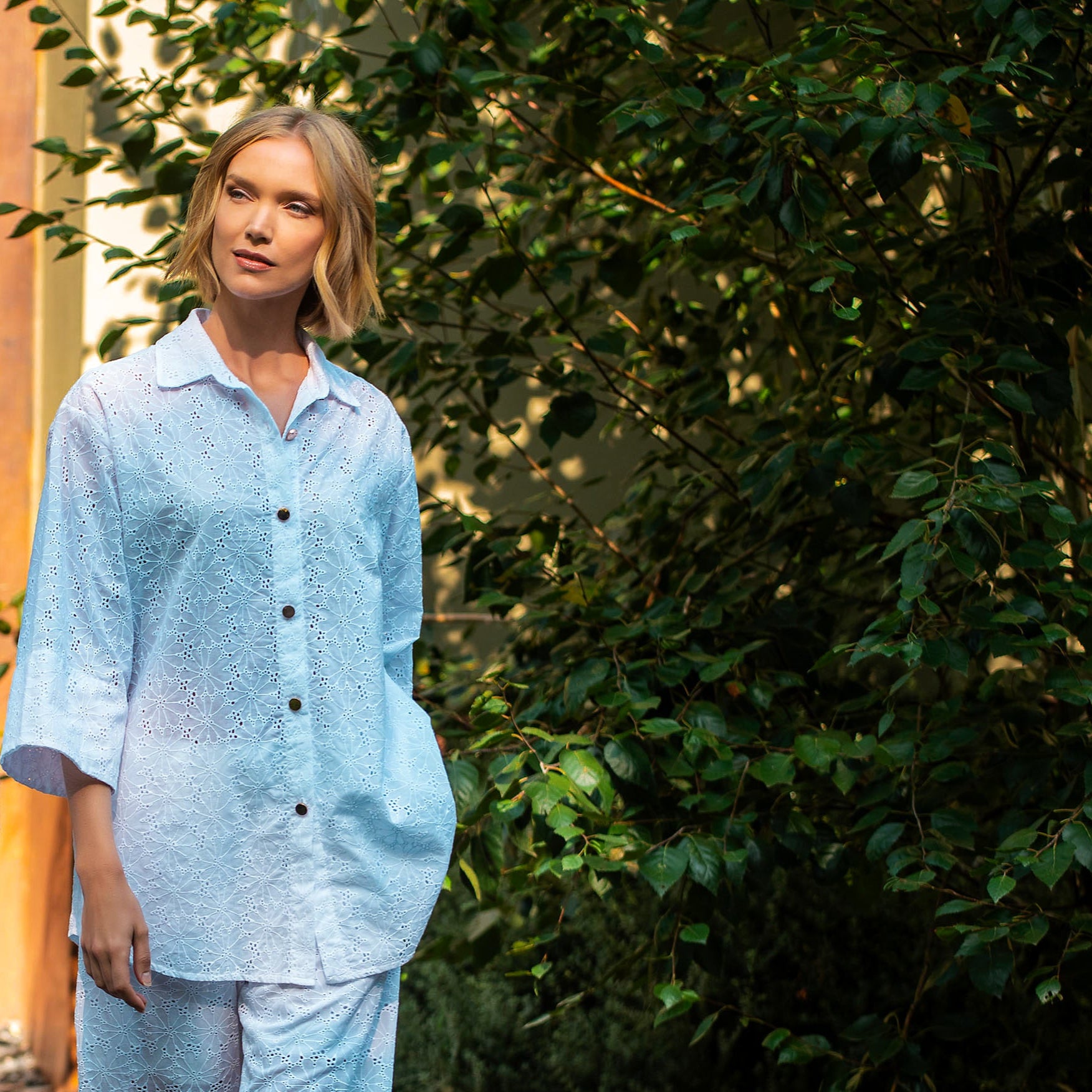 Camisa em Algodão Bordado – Estilo Relaxado com Toque Artesanal