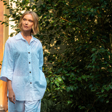 Camisa em Algodão Bordado – Estilo Relaxado com Toque Artesanal