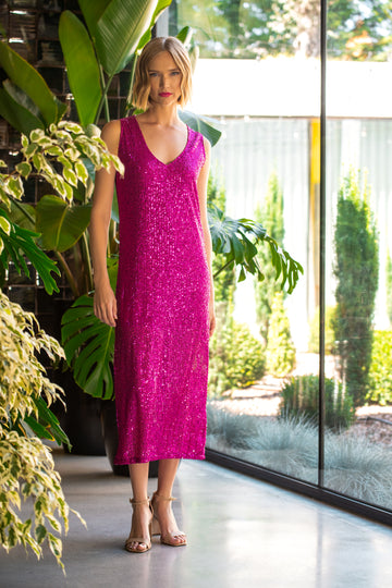 Vestido Fúcsia Scusi – Brilha sem pedir desculpa